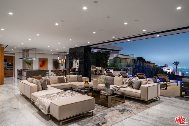 Foto del edificio - 9410 Sierra Mar Pl