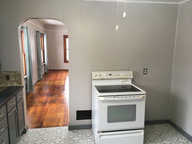 Oven and fridge wall - 807 Main St