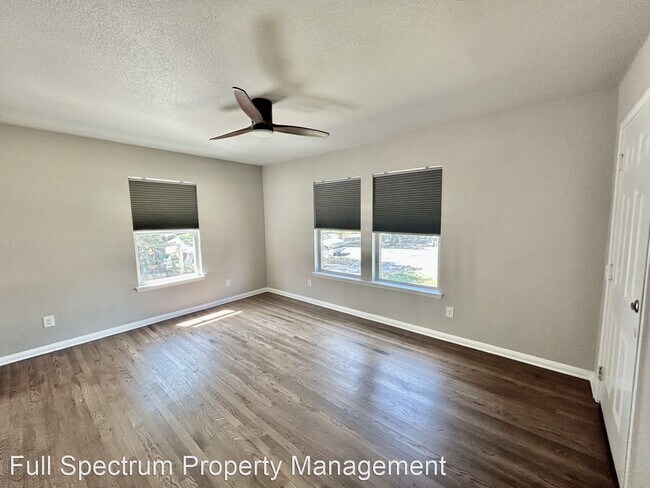 Building Photo - 2 br, 1 bath House - 534 W. Olmos Dr.