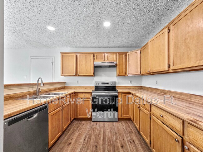 Foto del edificio - 6128 Los Robles Ln
