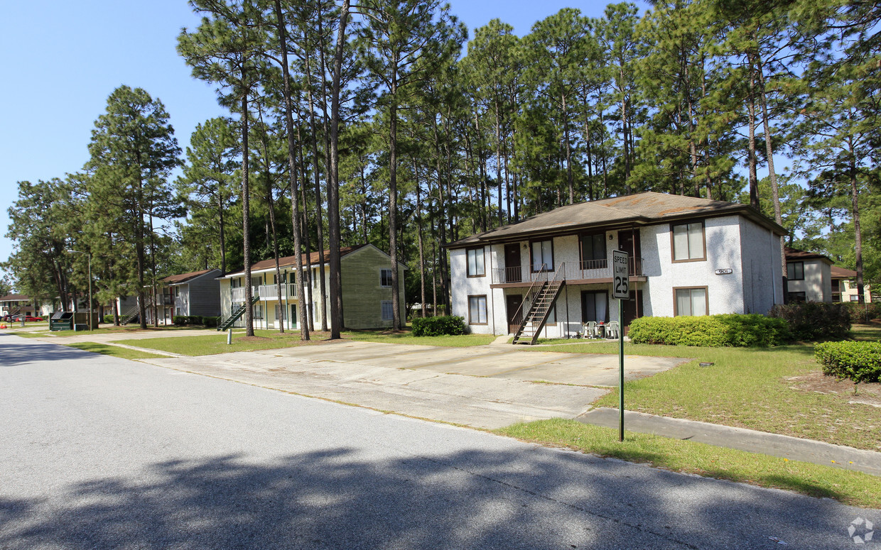 Primary Photo - Pineview Apartments