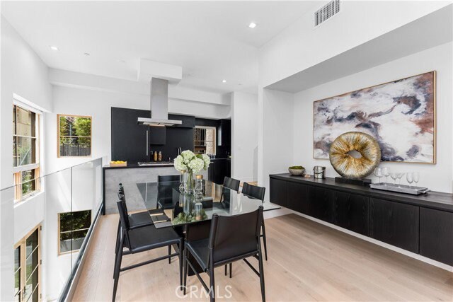 Foto del edificio - 1035 1/2 North Vista Street, West Hollywood, CA 90046 - 2 BR 3 BA house