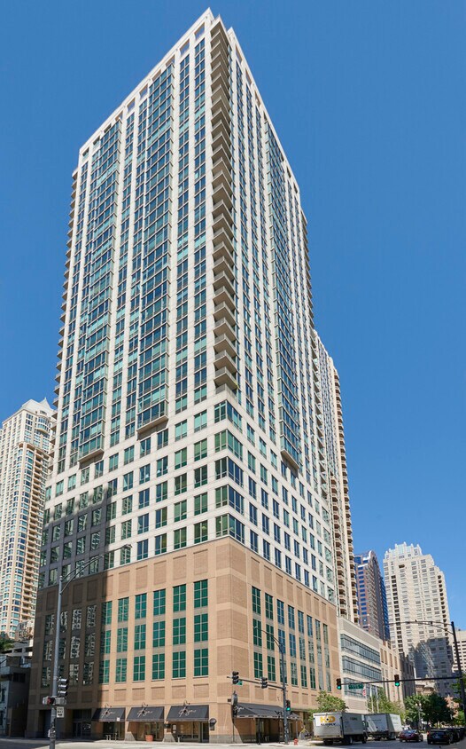 Foto principal - 2 E Erie St