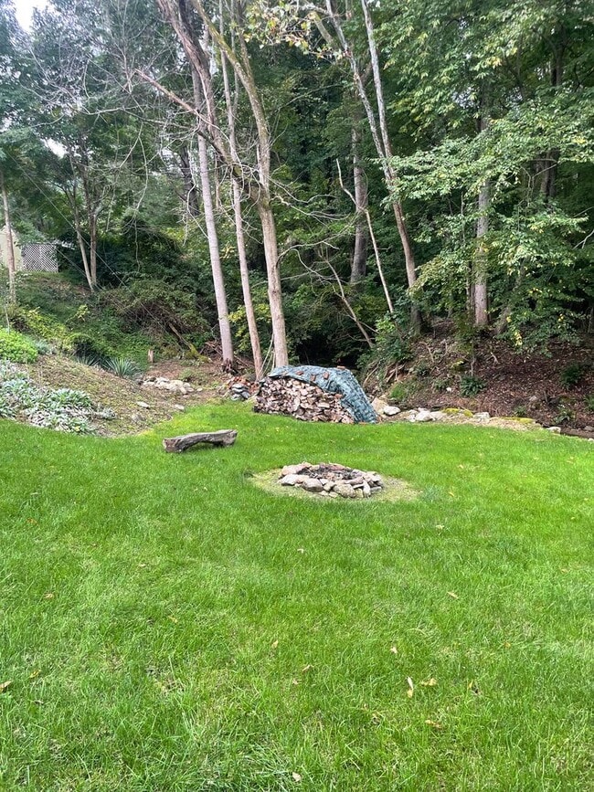 Building Photo - 3 Br 2 Bath Home