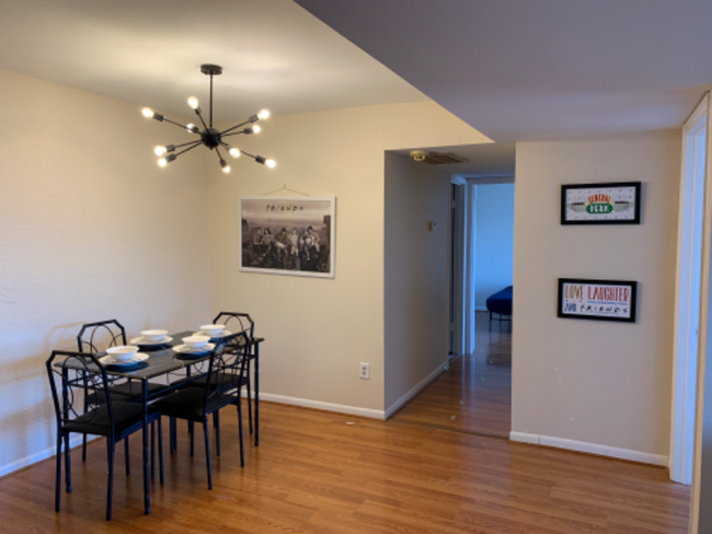 Foto del edificio - 8521 Hearth Dr