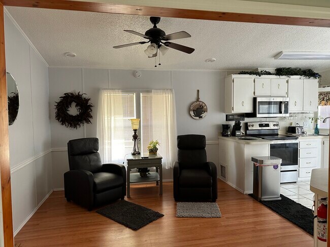 Building Photo - 37612 Wallington Dr