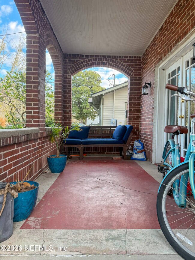 Foto del edificio - 3664 Riverside Ave