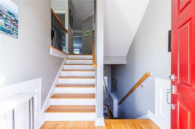 Building Photo - 2454 Vivian Cir
