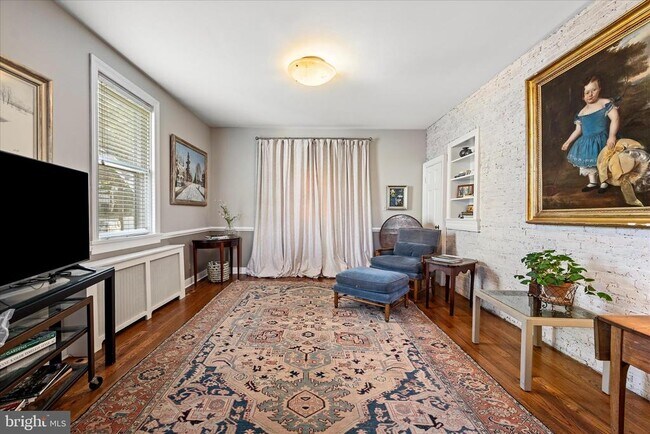 Foto del edificio - 320 S Loudoun St