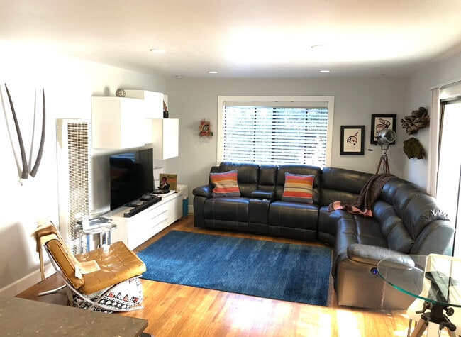 Building Photo - 5550 Traffic Way