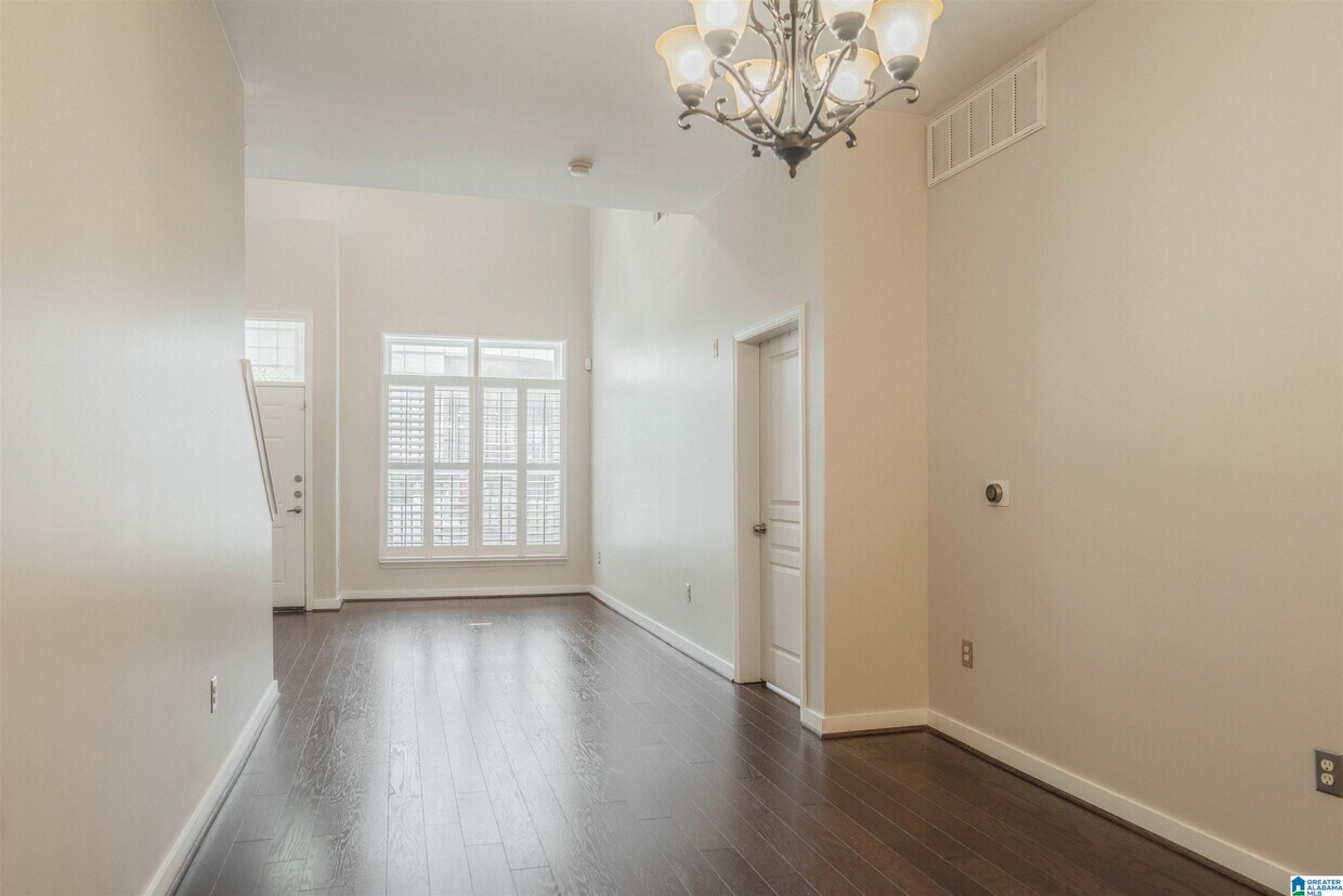 Primary Photo - 2020 5th Ave S