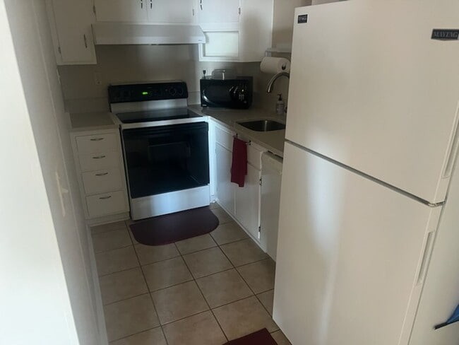 Building Photo - 1825 St Julian Pl