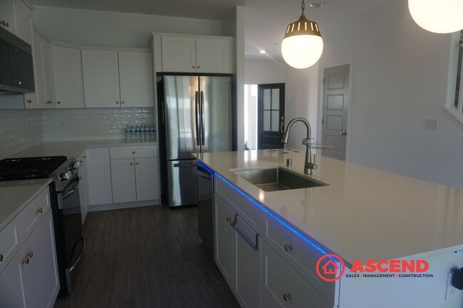 Building Photo - MOVE-IN SPECIAL: $500 Off Your First Month’s Rent! Beautiful home available in the desirable Goss...