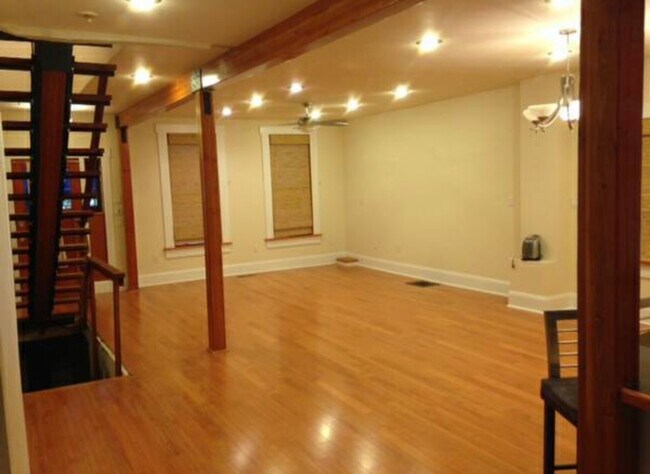 Building Photo - 808 E Brady St