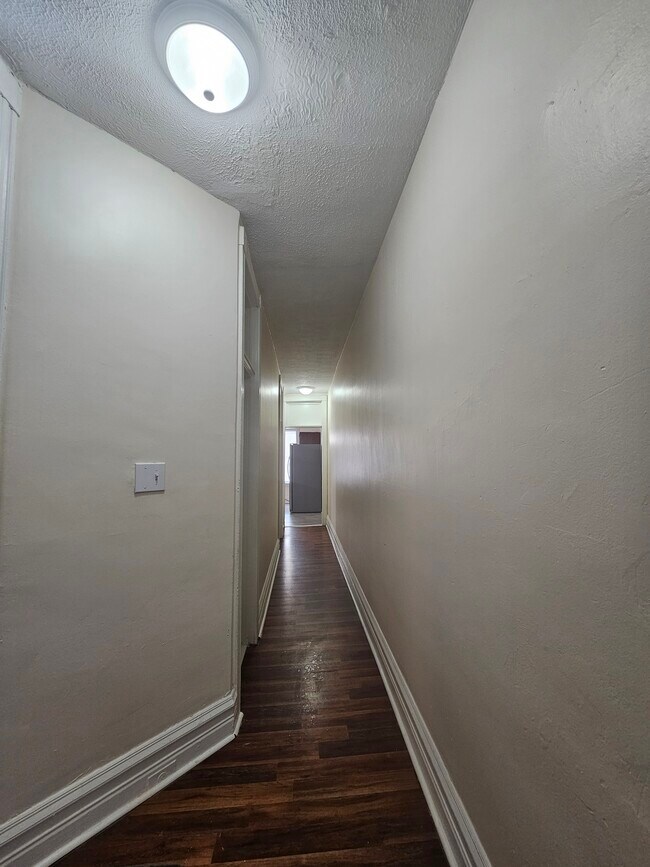 Foto del edificio - 132 W Douglass St