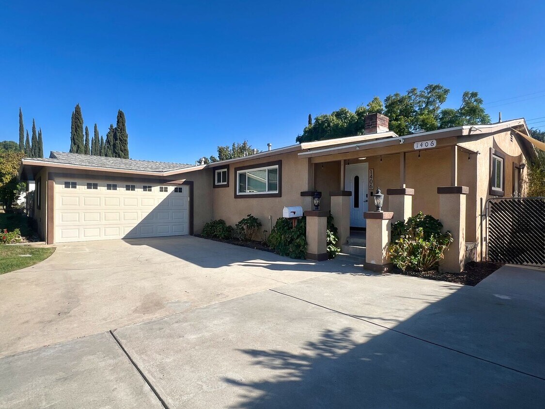 Primary Photo - Charming Redlands Home