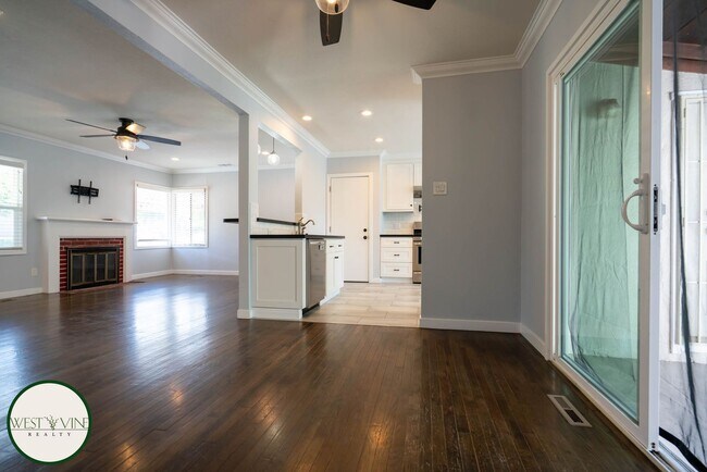 Foto del edificio - Gorgeous Single Story Home w/ Expansive Ba...