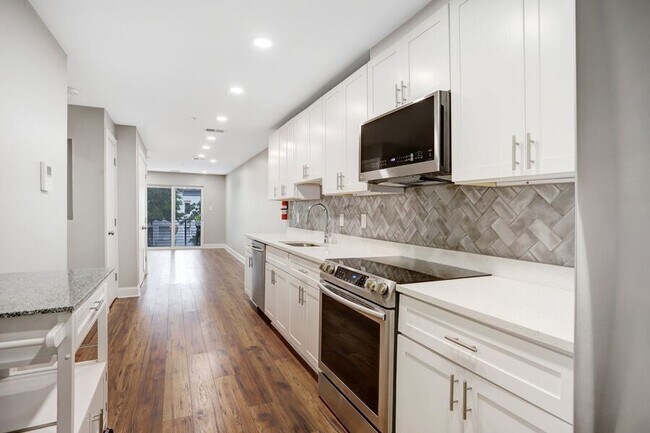 Foto del edificio - 3110 Georgia Ave NW