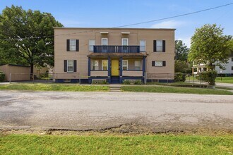 Building Photo - 689 Midland Ave