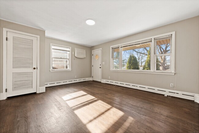 Building Photo - 30 Doran St