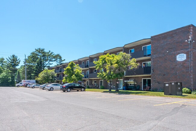 Appartements Village Green - Village Green Apartments