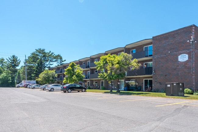 Building Photo - Village Green Apartments