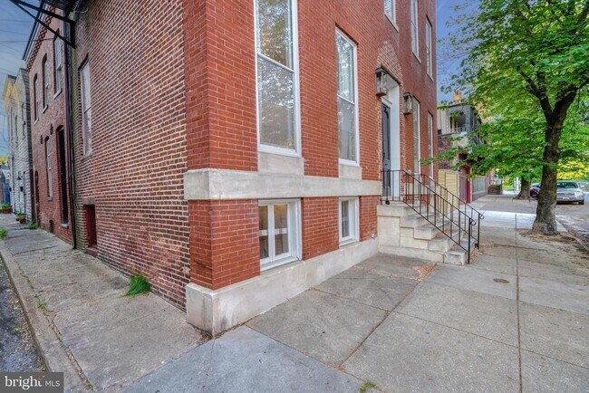 Building Photo - 2218 E Pratt St