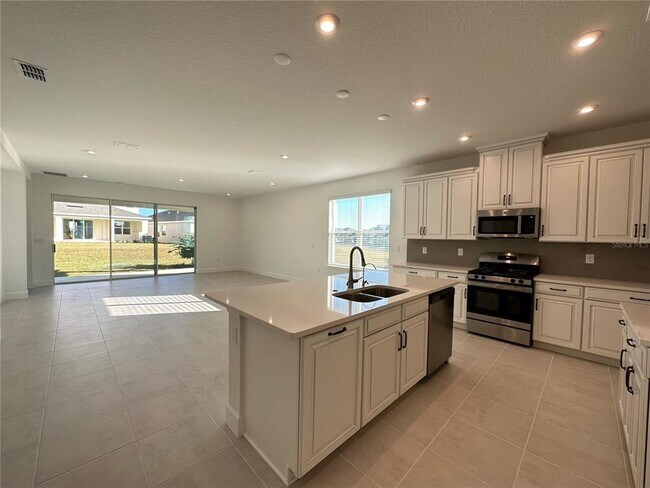 Building Photo - 2194 Ridge Pointe Ln