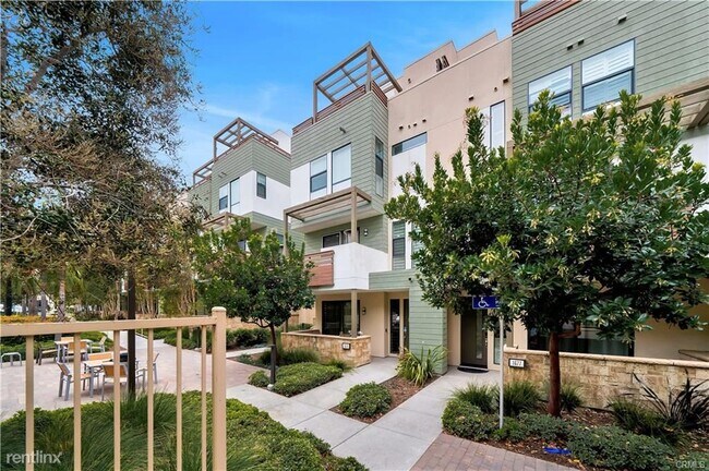 Building Photo - 2 br, 5 bath Condo - 1675 Grand Vw