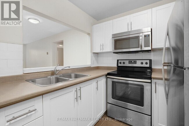 Photo du bâtiment - 170 Grove St E