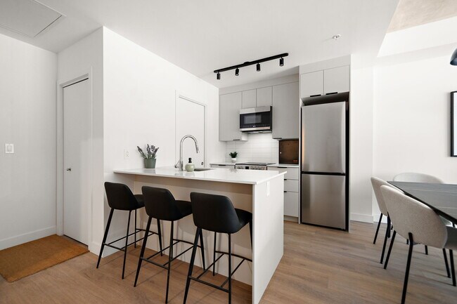 Photo du bâtiment - SUMA Rental Condos