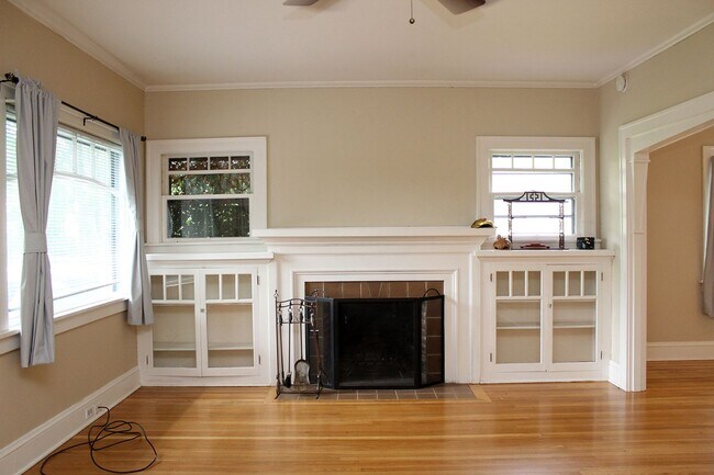 Building Photo - Charming Mount Tabor 2 Bedroom Craftsman B...