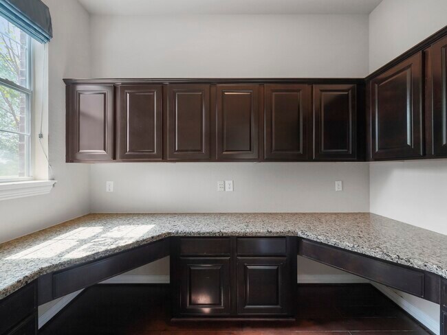 Building Photo - 5430 Tyler Park Ln
