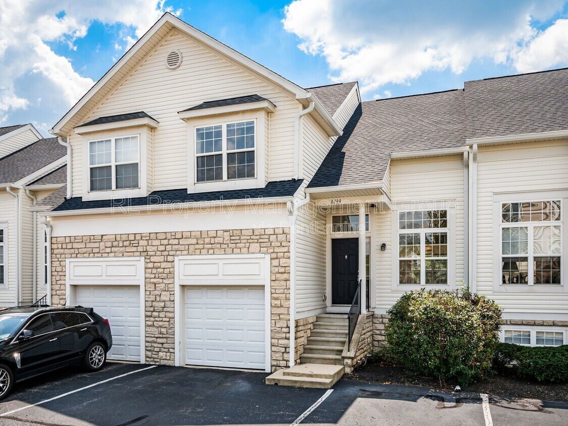 Foto principal - 8199 Deering Oaks Dr
