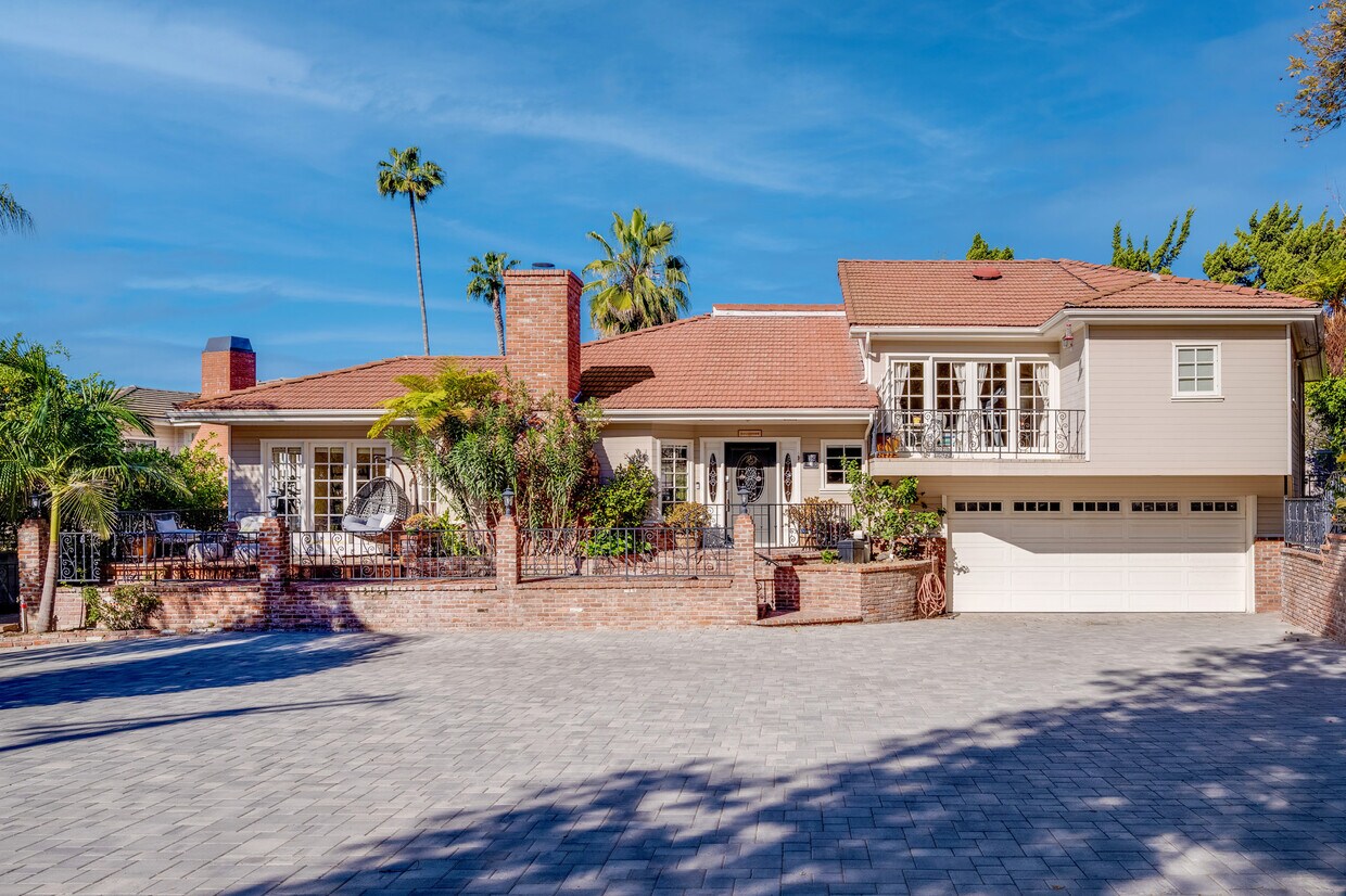 Primary Photo - 713 S Sunset Canyon Dr