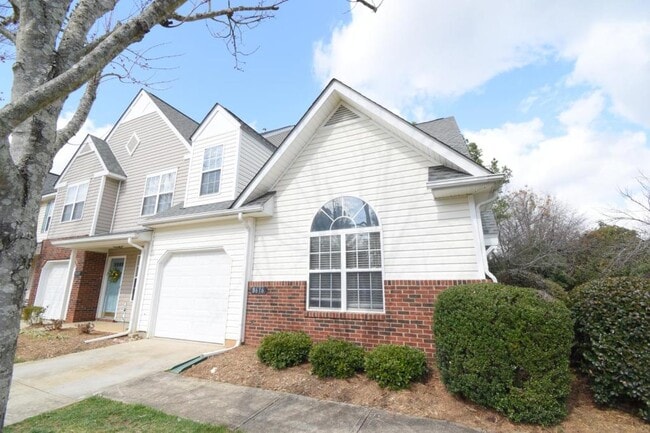 Building Photo - 8616 Robinson Forest Dr