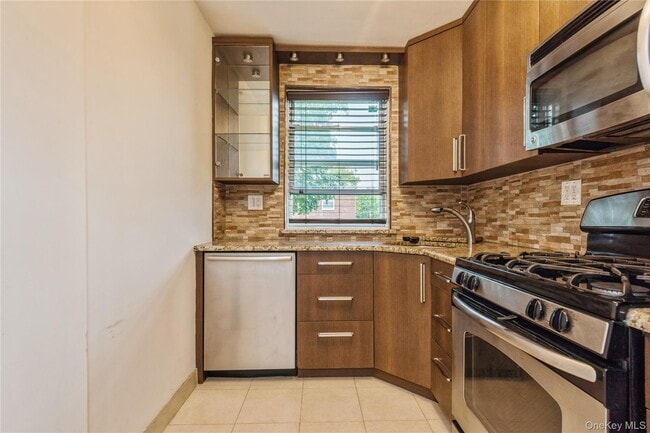 Building Photo - 260-40-260-74 74th Ave