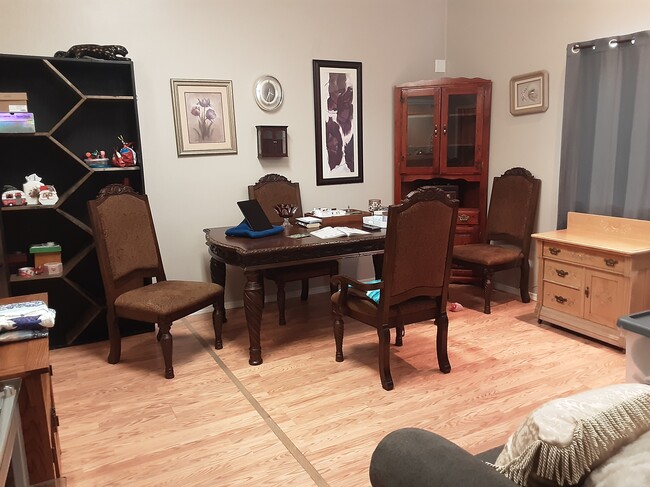 Dining room+ - 4040 US Highway 93 N