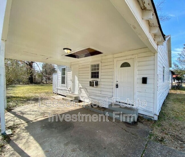 Building Photo - 3413 W 70th St