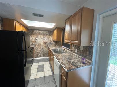 Building Photo - 6106 SW 11th Pl