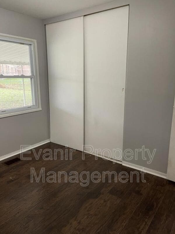 Building Photo - 418 Gruen Dr