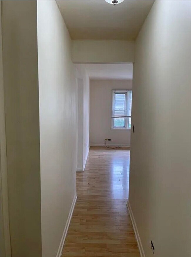 Building Photo - 219 N Grace Ave