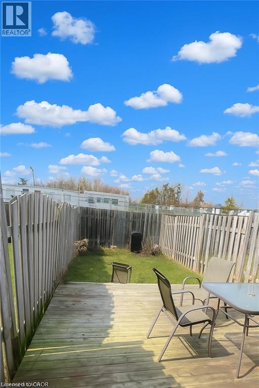 Photo du bâtiment - 147 Activa Ave