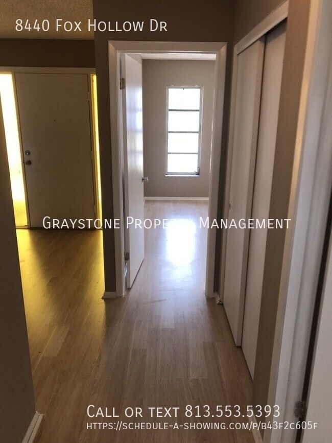 Foto del edificio - 8440 Fox Hollow Dr