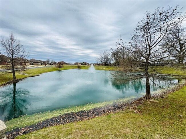 Foto del edificio - 4 bed/2 bath newer construction in prime location in Claremore!