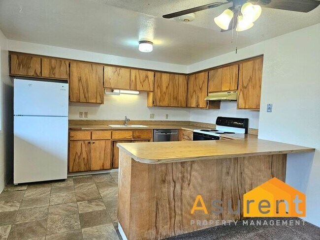 Foto del edificio - MOVE IN SPECIAL: $500 OFF on First Full Months Rent! Charming 4-Plex 2 Bedroom 1 Bathroom Unit Av...