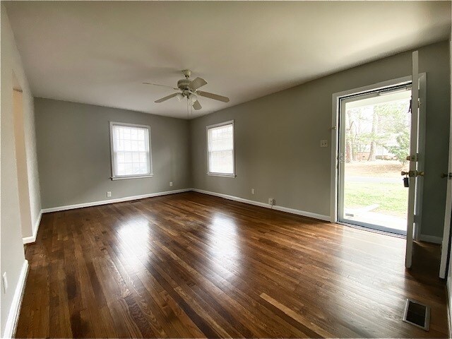 Foto del edificio - 2408 Derby Dr