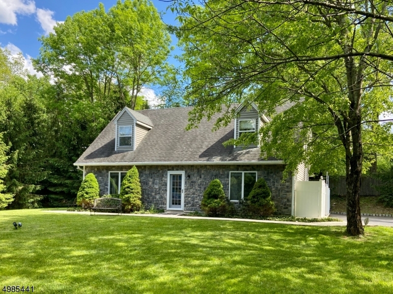 Primary Photo - 11 Sutton Rd