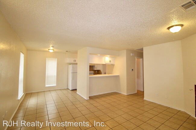 Building Photo - 905-907 Aspen Ct