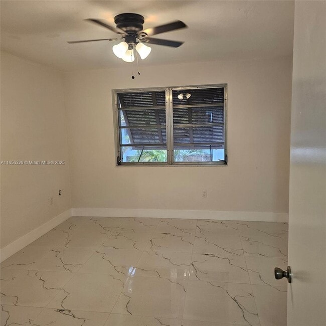 Building Photo - 9402 SW 77th Ave